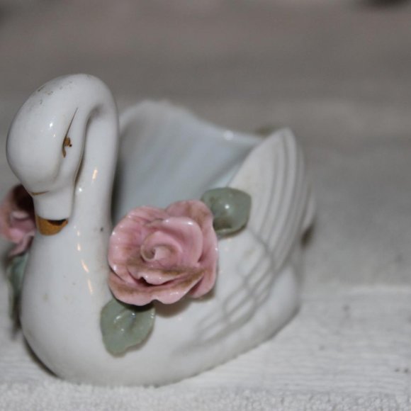 VTG 1950s MINIATURE PORCELAIN SWAN PLANTER PINK ROSES GREEN LEAVES MADE IN CHINA - Picture 5 of 7